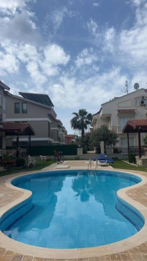 LUXURY APARTMENT WITH POOL AND JACUZZI CLOSE TO THE BEACH